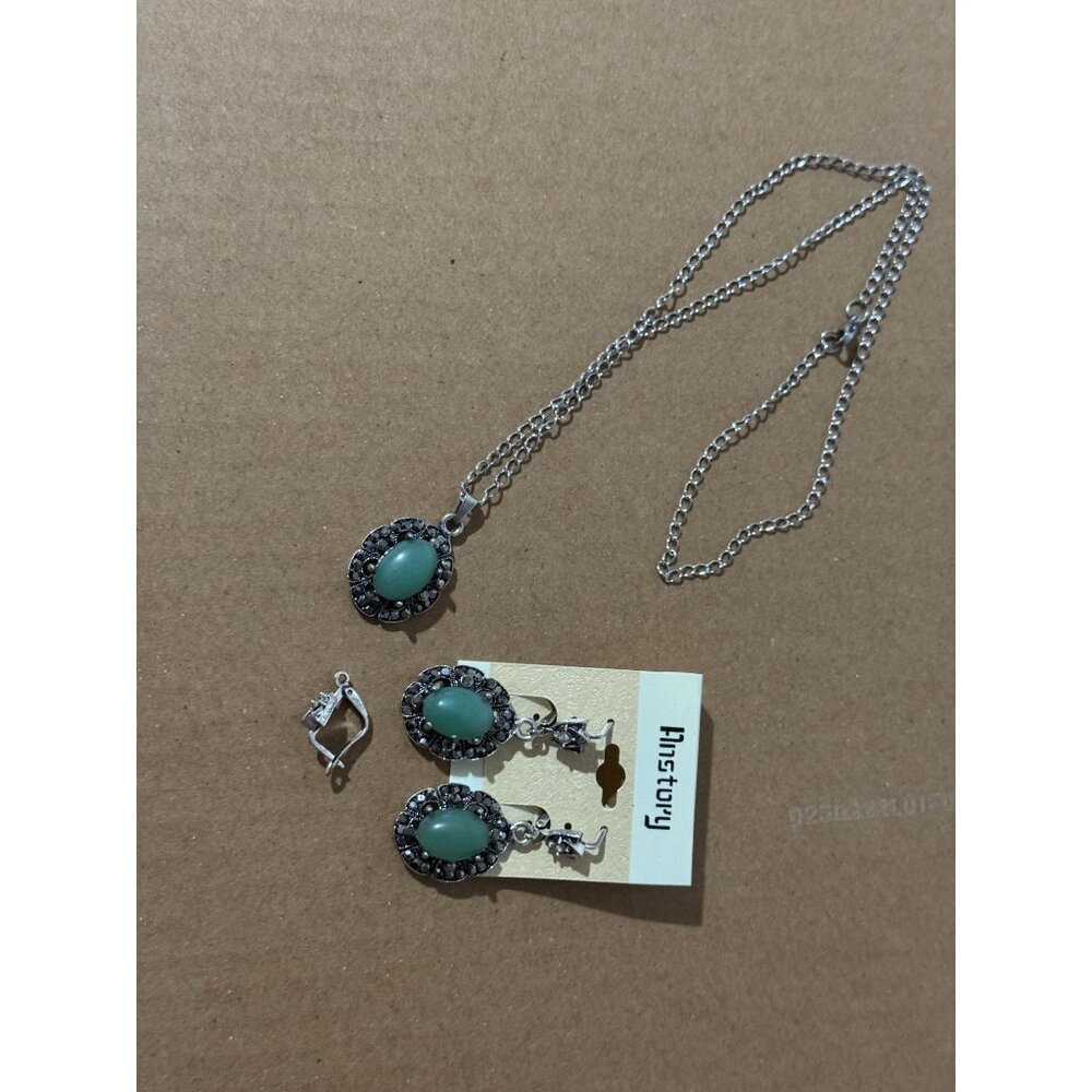 Beonon Vintage Green Gemstone Drop Earrings – Antique Silver Tone Jewelry